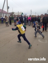 Бегущие детсадовцы, огромная очередь и сотни фото с Кубком Гагарина. Жители Агаповского района встретили Первомай