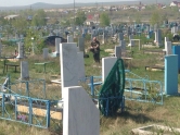 Покупают цветы и катаются по кладбищу. Православные жители Агаповского района готовятся к Радонице